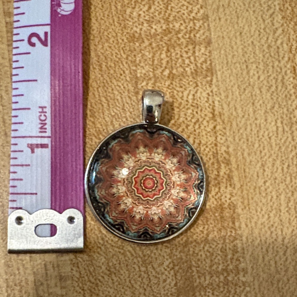 Mandala Pattern Pendant - Picture 3 of 3